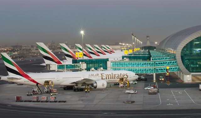 تطلب منه الطلاق في مطار دبي.. بسبب العباءة! تطلب منه الطلاق في مطار دبي.. بسبب العباءة!