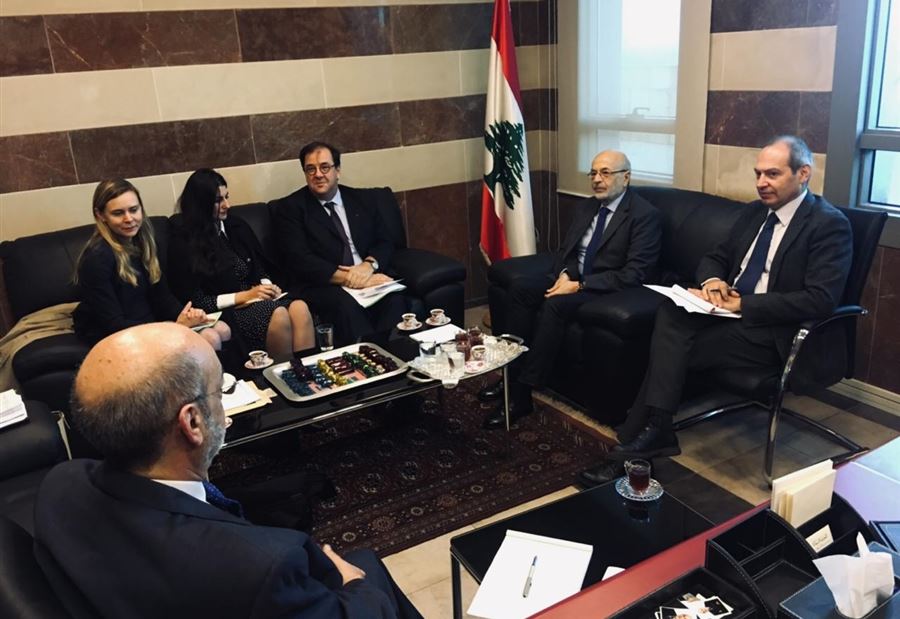 شهيب: وزارة التربية ملتزمة بإستقبال  الفلسطينيين