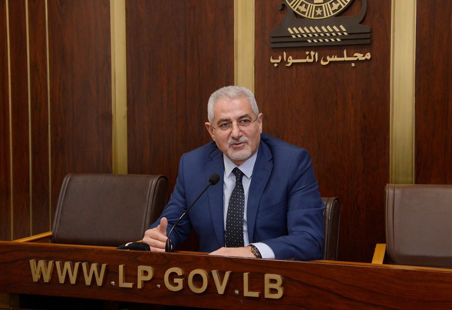"نكايات سياسية"... عطية يكشف التدابير المتخذة في المطار