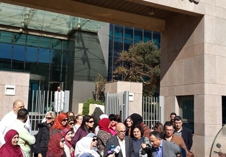 اعتصام للاساتذة المتمرنين 