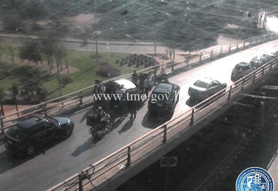 بالصورة: جريح بحادث اصطدام على جسر ساحة أنطلياس