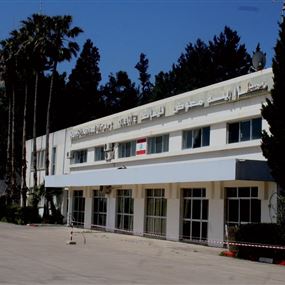 الطريق الى مطار القليعات غير سالك الطريق الى مطار القليعات غير سالك