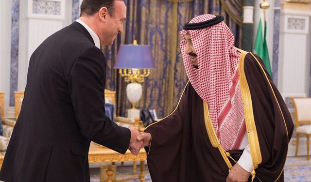 الملك سلمان يستقبل سفير لبنان لدى السعودية