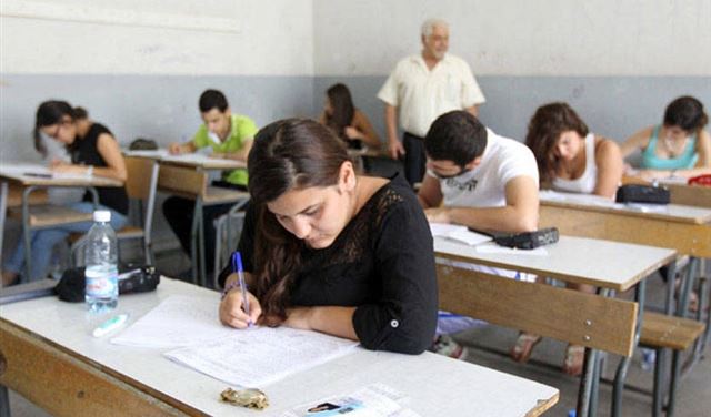تلامذة الشهادة المتوسطة يواصلون امتحاناتهم 
