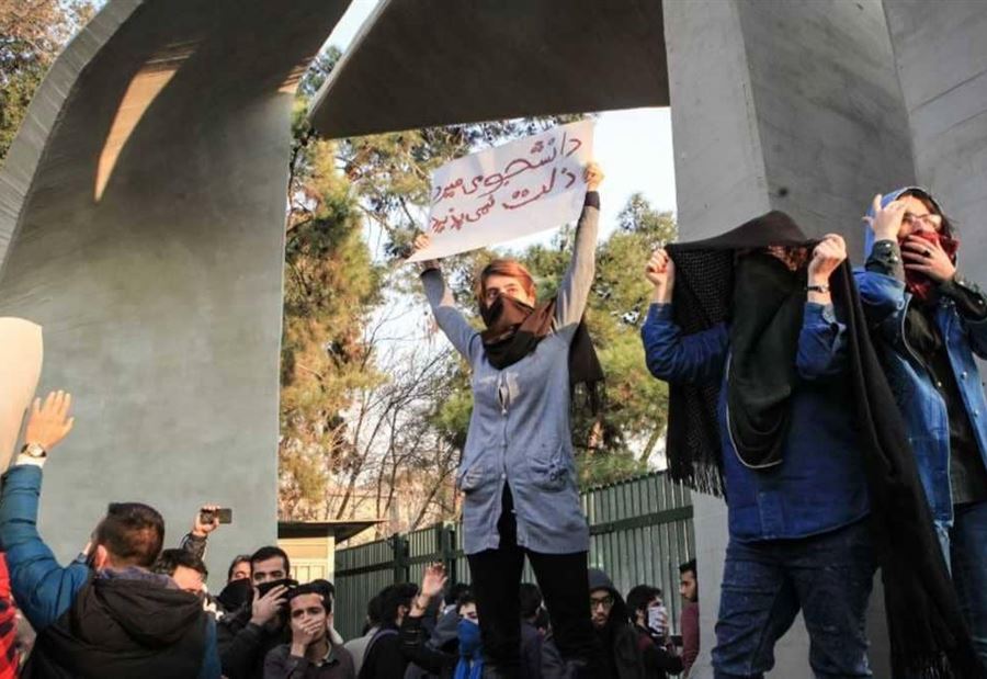إيران تعتقل 7000 مواطن في "عام العار"