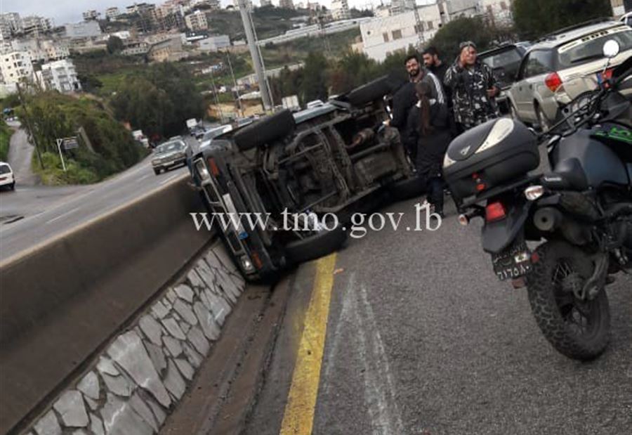 بالصورة: انقلاب بيك آب على اوتوستراد حالات بالصورة: انقلاب بيك آب على اوتوستراد حالات