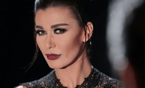 بماذا تختلف نادين الراسي عن شقيقتها؟