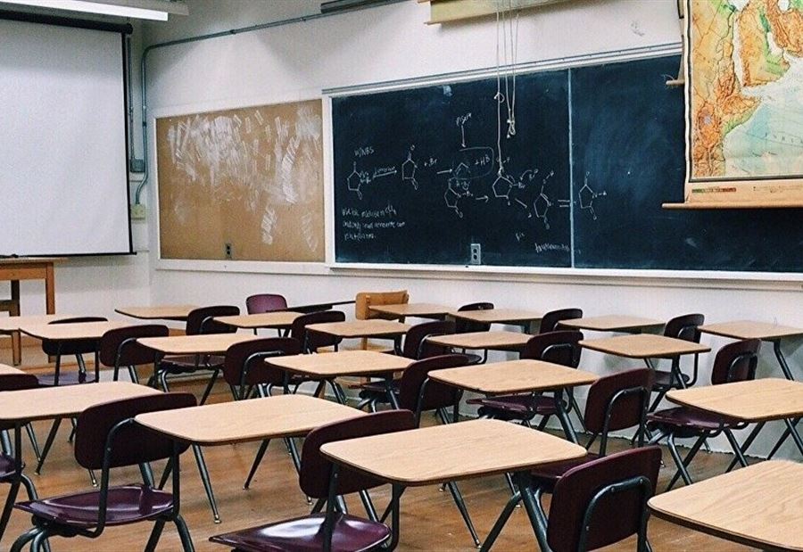 نائب يطالب بتحديث مناهج الدراسة 