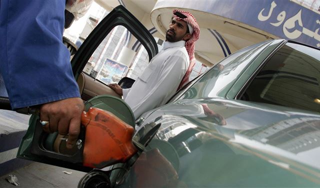 السعوديون يستقبلون عامهم بغضب 