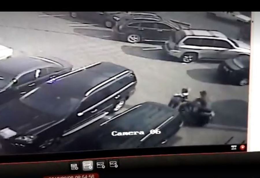 بالفيديو: نشّال يسرق سيدة في الحازمية بالفيديو: نشّال يسرق سيدة في الحازمية