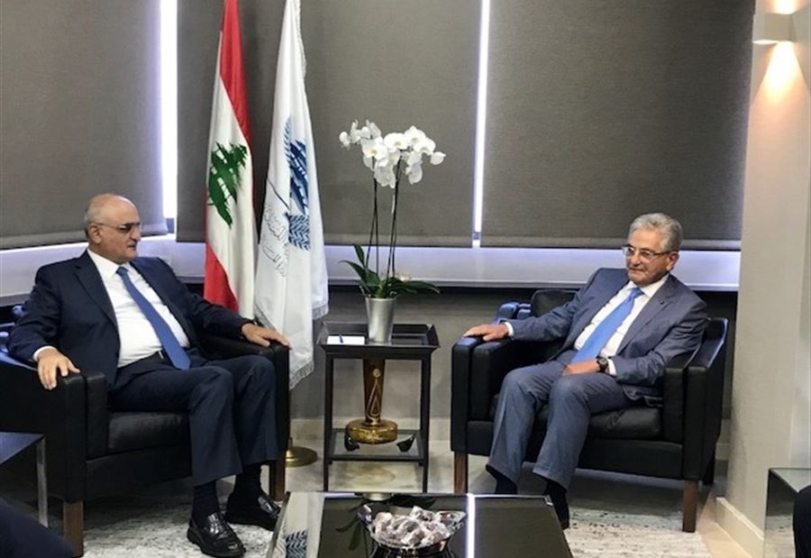 خليل يستقبل وفداً من إدارة جمعية المصارف خليل يستقبل وفداً من إدارة جمعية المصارف