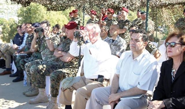 قائد الجيش يبحث المساعدات الأميركية مع وفد من الكونغرس قائد الجيش يبحث المساعدات الأميركية مع وفد من الكونغرس