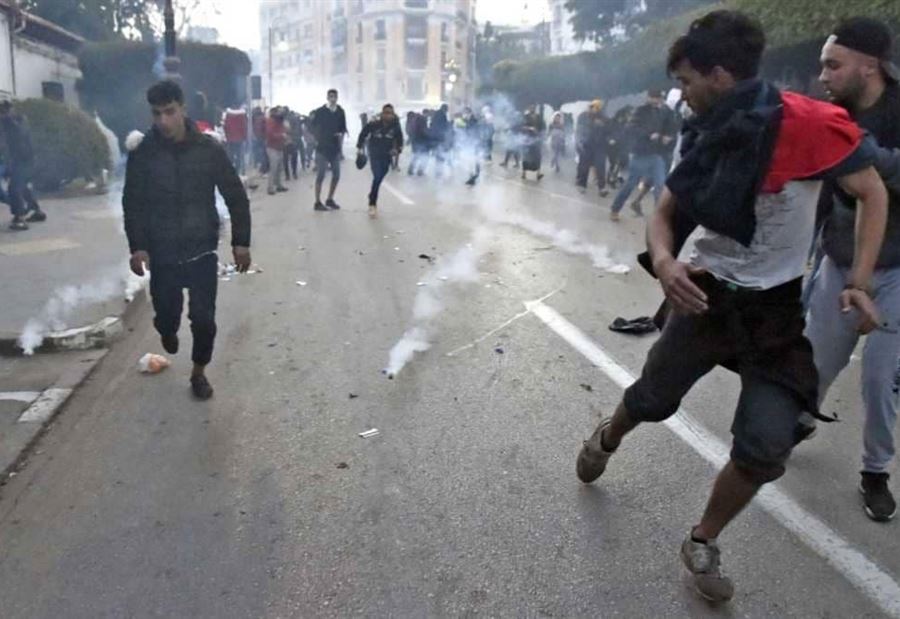 بعد احتجاجات الجزائر.. تحذير من "الإرهاب والأجندات"