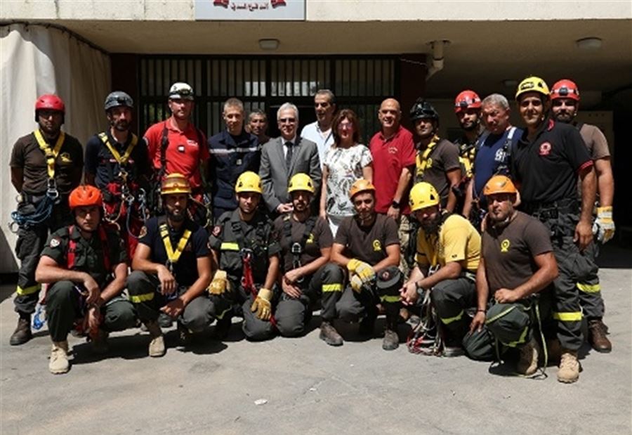 متطوعو الدفاع المدني جنوباً أعلنوا وقف تنفيذ المهمات  متطوعو الدفاع المدني جنوباً أعلنوا وقف تنفيذ المهمات