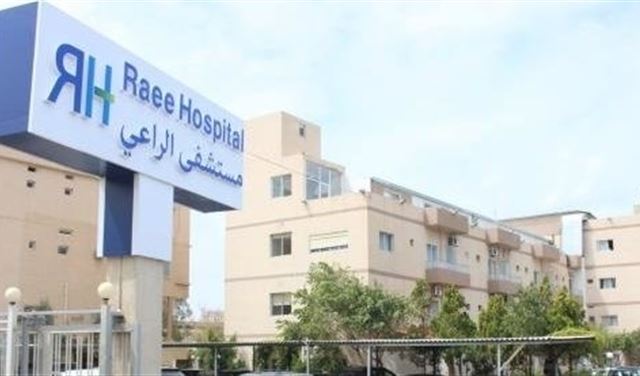 في صيدا... طفل يتألم بالمستشفى والطبيب 