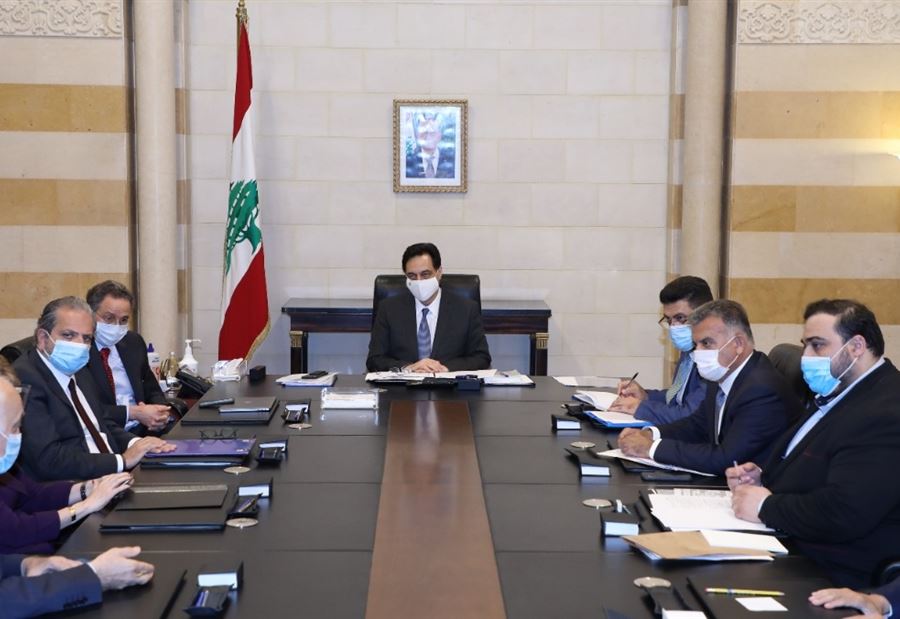 "المازوت والبنزين" على طاولة دياب