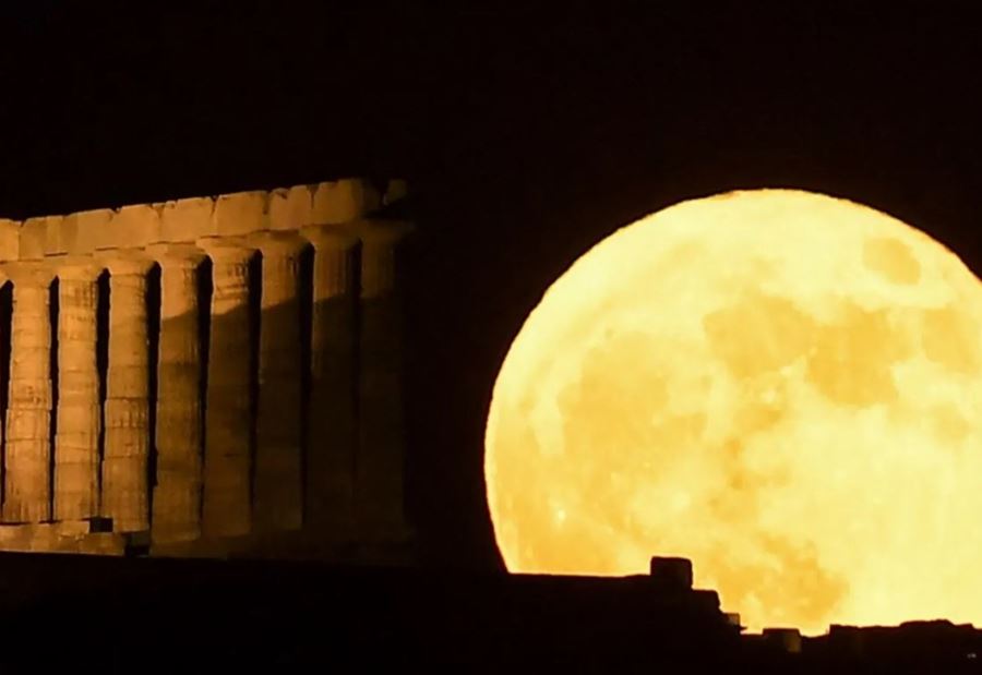 العالم على موعد مع حدث فلكي شهير!