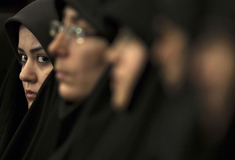 "قرار صادم" بحق المرأة الإيرانية!