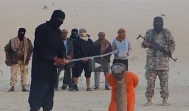 "داعش" ينشر فيديو لإعدام رجلين في سيناء "داعش" ينشر فيديو لإعدام رجلين في سيناء