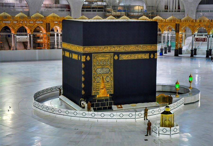 الحياة تعود إلى طبيعتها في مكة...ماذا عن "العمرة"؟