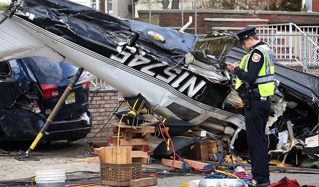 سقوط طائرة صغيرة على منزل في كاليفورنيا 