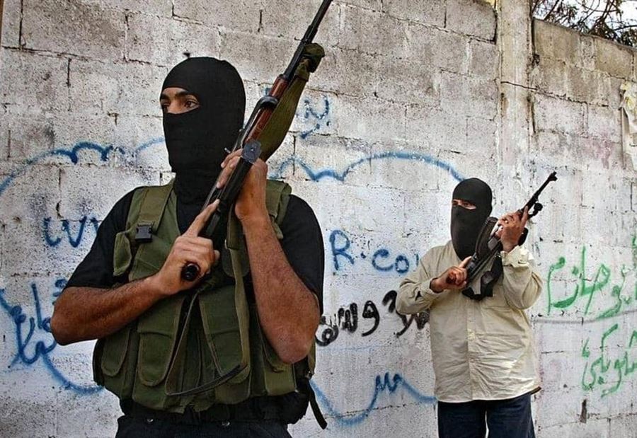 فلسطيني يشعل النار بنفسه في غزة فلسطيني يشعل النار بنفسه في غزة