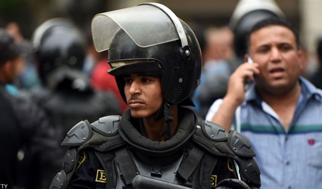 قتيل بانفجار استهدف "موكبا أمنيا" في القاهرة قتيل بانفجار استهدف "موكبا أمنيا" في القاهرة