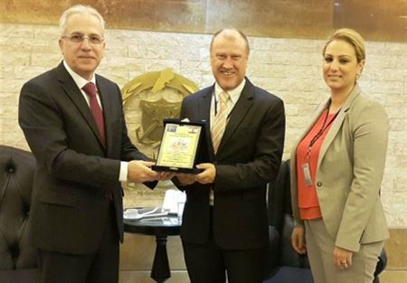 سفير استراليا شكر خطار على تدريب موظفي السفارة لمكافحة الحرائق