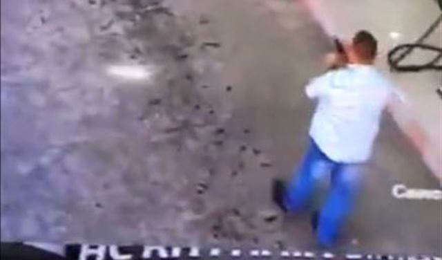 تهكم على شقيقه المقتول على "الفيسبوك".. فوقعت الجريمة! 