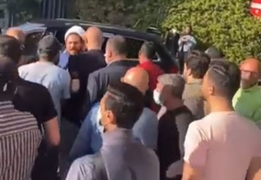 توتّر في حرم الـ "LAU"... ما علاقة الشيخ الجوهري ونجله؟ (فيديو)