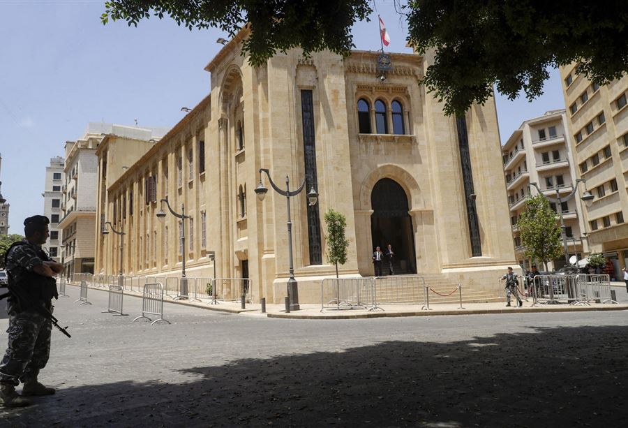 تنافس بين نائبَيْن