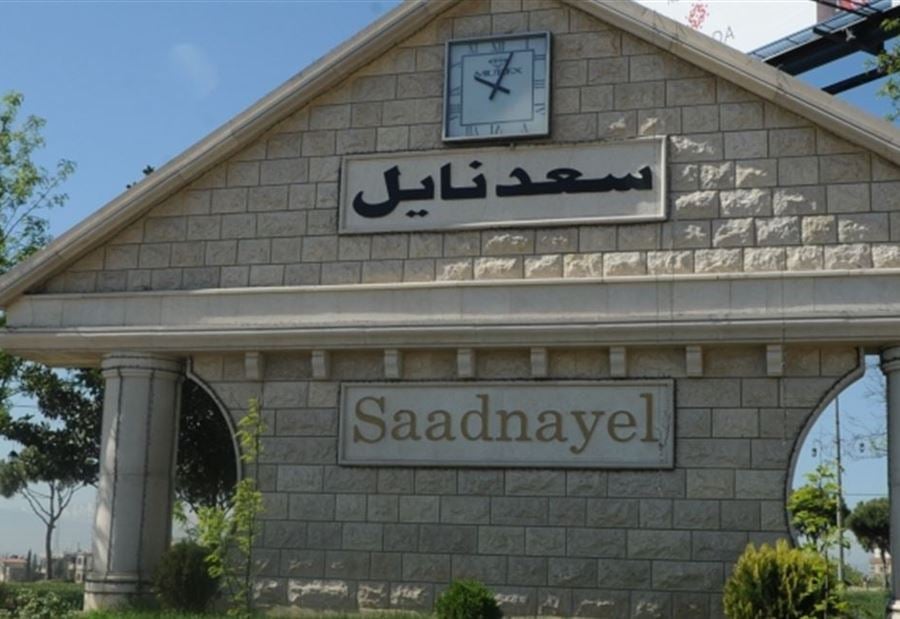يسرق الكهرباء في سعدنايل ويوزعها على النازحين