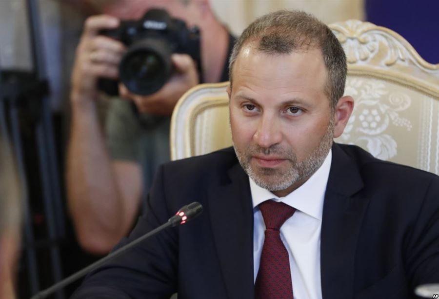 باسيل تجنّب واعتذر