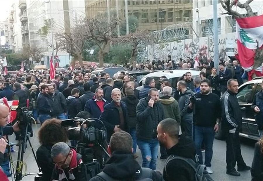 "التيّار ينتفض" أمام مصرف لبنان!