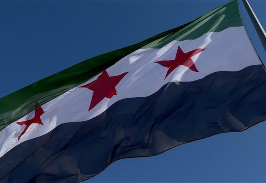مرحلةٌ من الوحدة... علم الثورة السورية يرتفع في مناطق الإدارة الذاتية