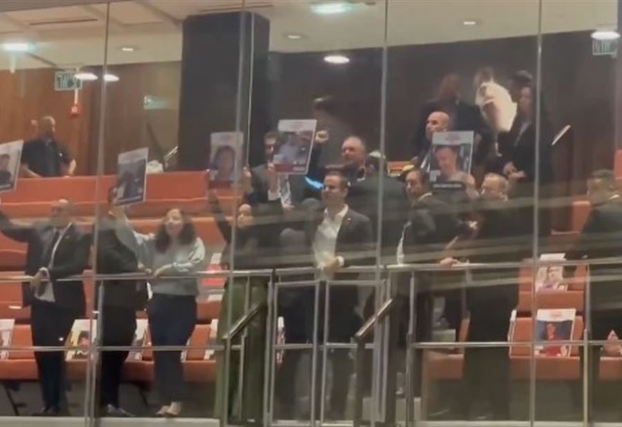 بالفيديو: أهالي الأسرى الإسرائيليين يقاطعون كلمة نتنياهو في الكنيست