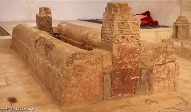 غارات جوية تدمر ضريح خليفة أموي