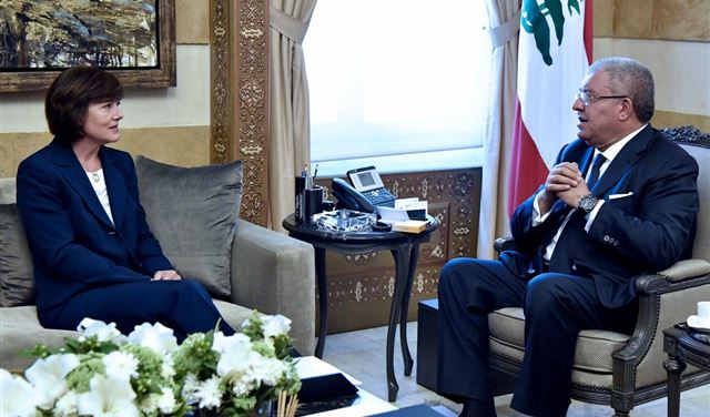 المشنوق: انتخاب رئيس انتظام للمؤسسات الدستورية 