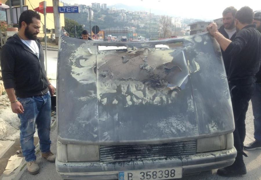بالصورة: حريق داخل سيارة في نهر ابراهيم