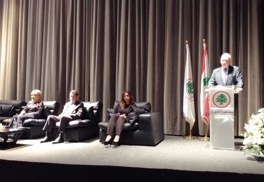 شدياق: مين بدق الباب رح يسمع الجواب شدياق: مين بدق الباب رح يسمع الجواب
