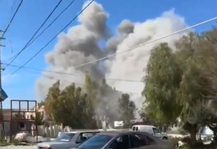 غارةٌ إسرائيلية تستهدف منزل "قيادي" في حزب الله! (فيديو) غارةٌ إسرائيلية تستهدف منزل "قيادي" في حزب الله! (فيديو)