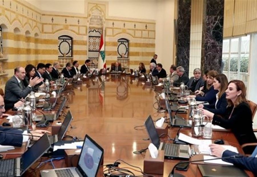 تفاصيل جلسة مجلس الوزراء... دياب: "عيب"
