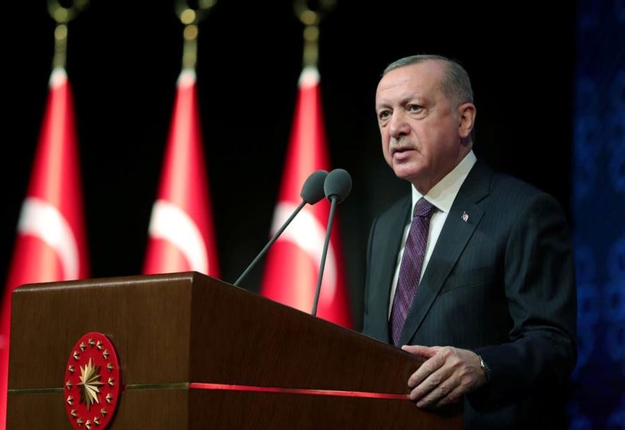 بعد انهيار الليرة... أردوغان يحث الأتراك على شرائها!
