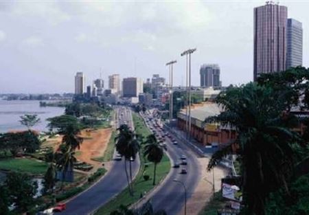 السفارة اللبنانية في العاج تطلب من اللبنانيين ملازمة منازلهم