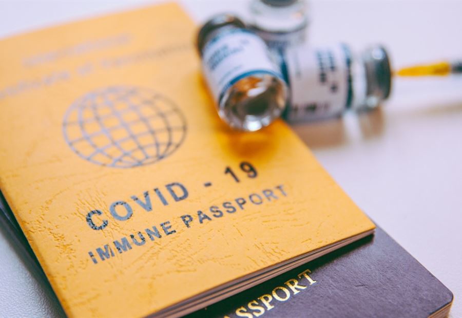 دولة عربية تطرح أول جواز سفر لمتلقّي لقاح كورونا