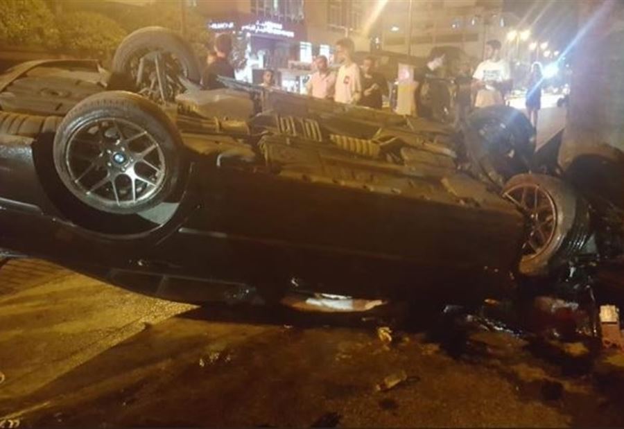 بالصور: جريحان إثر  انحراف سيارة وانقلابها في غادير - جونية 