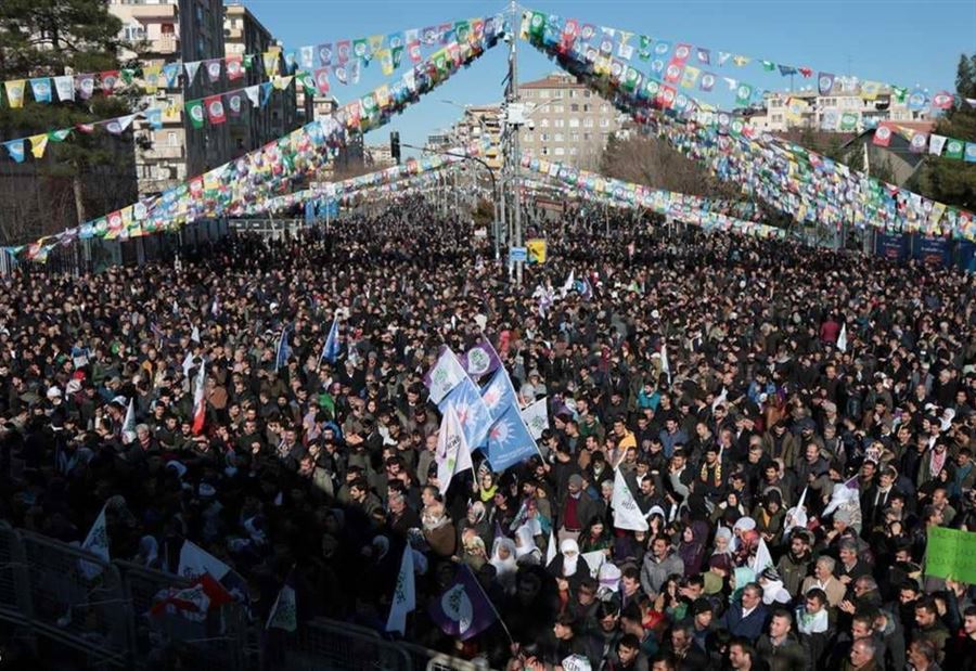 تركيا.. الآلاف يتظاهرون دعما "للنائبة السجينة"