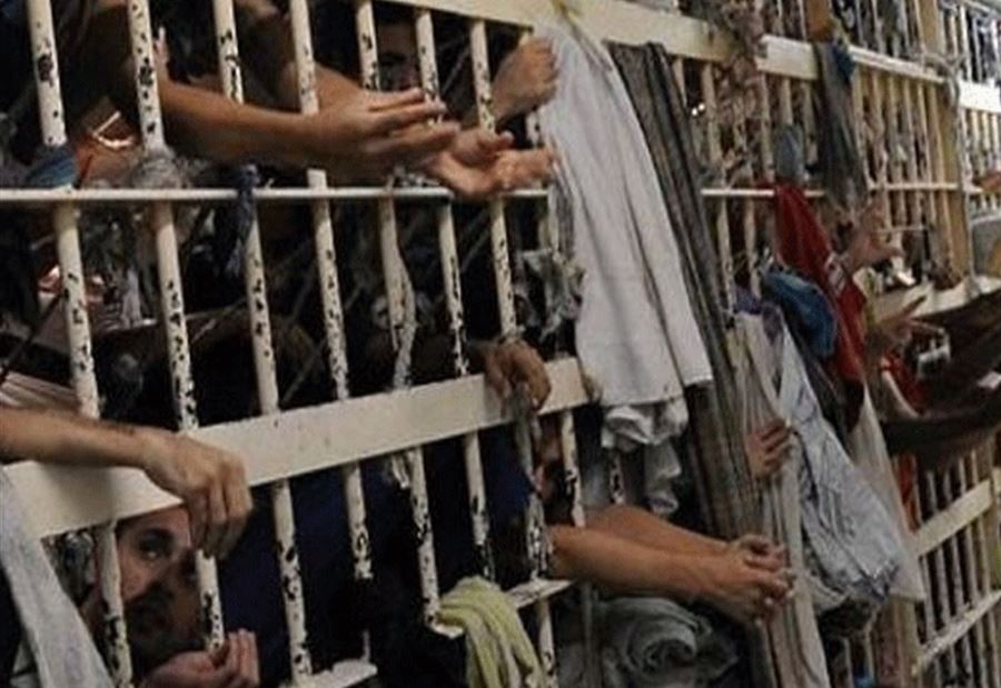 "يقتلوننا بدم بارد"... وقفة احتجاجية داخل السجن