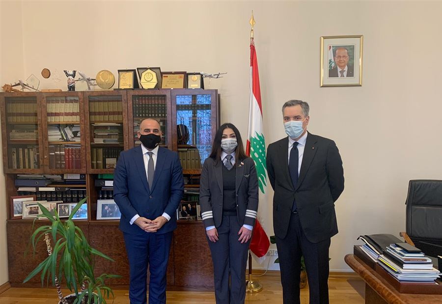 تكريم أول لبنانية تقود الطائرة بين لبنان وبرلين