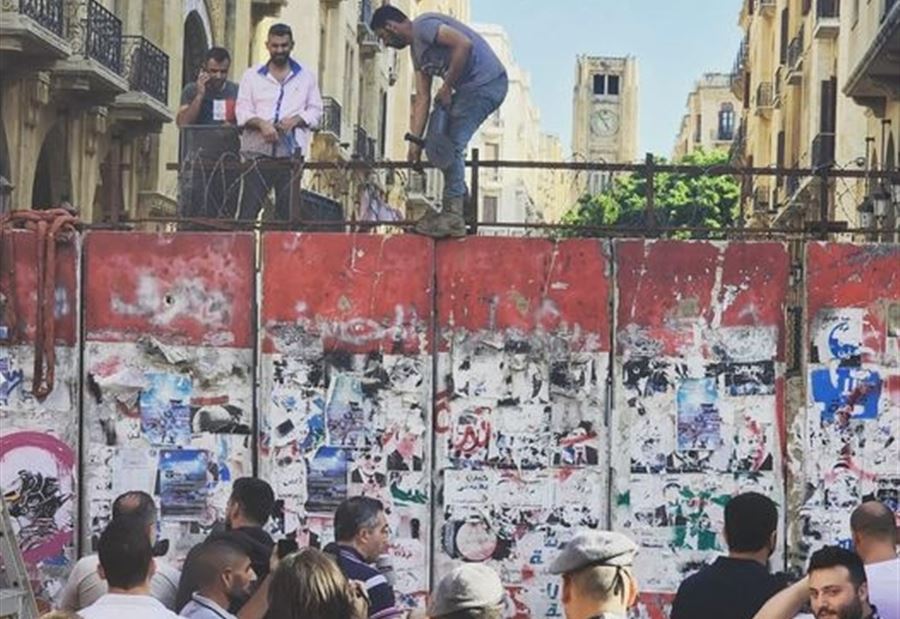 "إنه بيت الشعب"... وسقط الجدار (فيديو)
